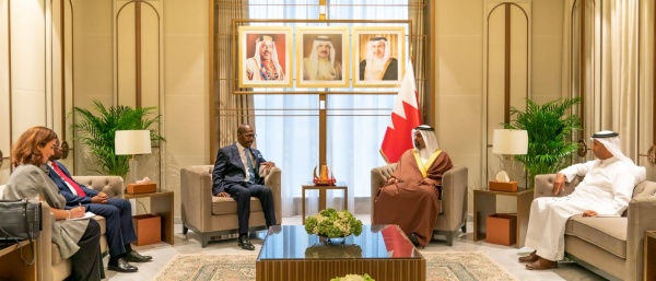 وزير المالية يستقبل سفير أنغولا لدى البحرين