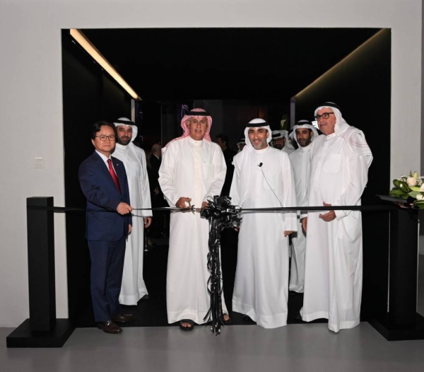 افتتاح معرض سيارات &laquo;جينيسيس&raquo; وإزاحة الستار عن سيارة &laquo;جينيسيس G90&raquo; الكورية الفاخرة