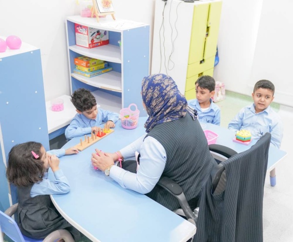 العصفور يؤكد أهمية الشراكة المجتمعية وتضافر الجهود