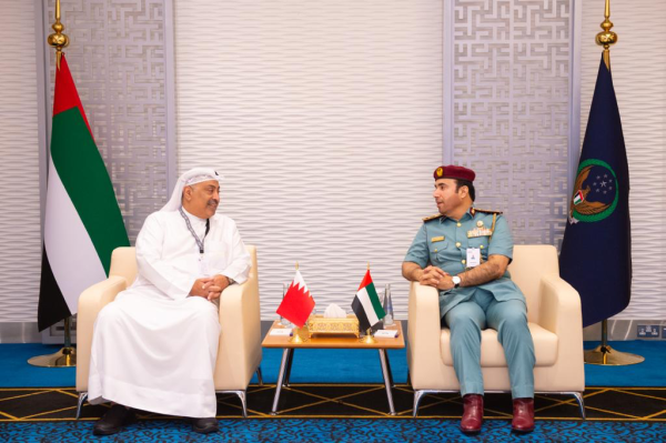 وكيل وزارة الداخلية يلتقي المفتش العام بوزارة الداخلية بدولة الإمارات