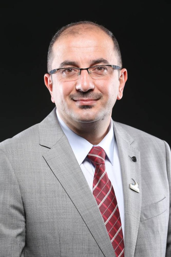 الجامعة الخليجية تستضيف المصمم العالمي ريان الموصلي غداً