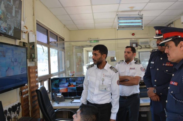 ضمن الشراكة المجتمعية وتعزيزا للسلامة العامة.. وفد من شرطة الموانئ البحرية يزور شركتين صناعيتين