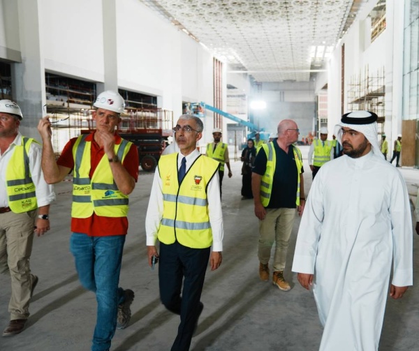 وزير الأشغال يتفقد مشروع مركز البحرين الدولي للمعارض والمؤتمرات بالصخير