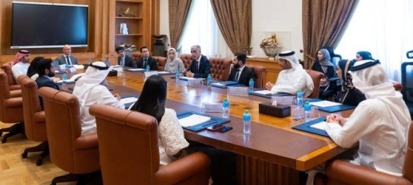 وزير الأشغال يلتقي منتسبي برنامج رئيس مجلس الوزراء لتنمية الكوادر الحكومية