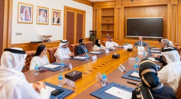 وزير الأشغال يلتقي منتسبي برنامج رئيس مجلس الوزراء لتنمية الكوادر الحكومية