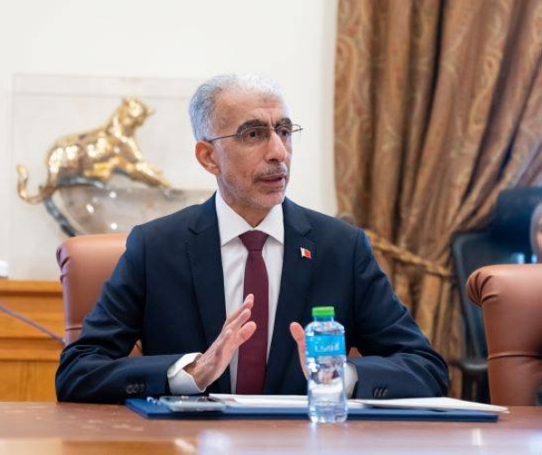 وزير الأشغال يلتقي منتسبي برنامج رئيس مجلس الوزراء لتنمية الكوادر الحكومية