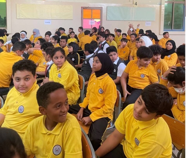 مركز بتلكو لرعاية حالات العنف الأسري يحاضر في مدرسة الرؤيا الحديثة