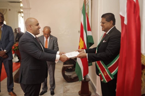 رئيس سورينام يتسلم أوراق اعتماد سفير البحرين لدى سورينام والمقيم في برازيليا