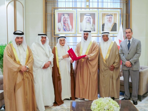 رئيس الأعلى للصحة يهدي وزير المالية نسخة من كتاب &laquo;الشيخ عبدالله بن خالد .. الداعية والمفكر والمؤرخ&raquo;