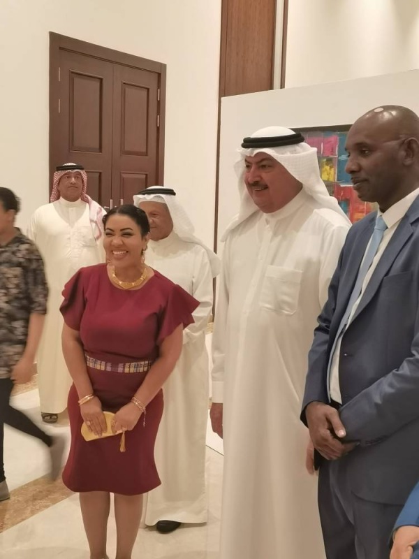 رئيس المجلس الوطني للفنون يفتتح معرض الفن التشكيلي السوداني