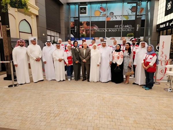 مسعفو الهلال الأحمر يدربون مواطنين ومقيمين على &laquo;الإنعاش القلبي&raquo;