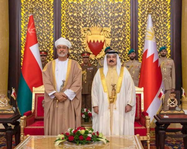 الملك يعقد جلسة مباحثات مع سلطان عمان ويشهدان التوقيع على عدد من الاتفاقيات