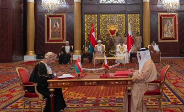 هي الأكبر في تاريخ العلاقات بين البلدين .. حزمة من الاتفاقيات ومذكرات التفاهم بين البحرين وعُمان