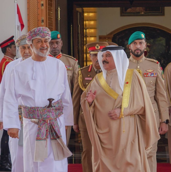 الملك وسلطان عمان يستعرضان الروابط التاريخية والتعاون الأخوي