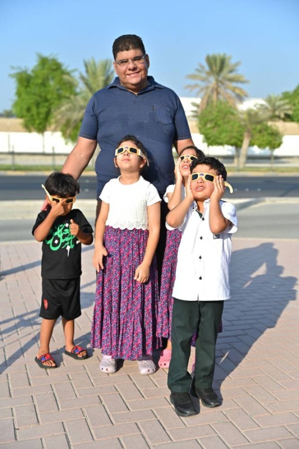 الحجري: لأكثر من ساعتين حضور غفير لرصد كسوف الشمس