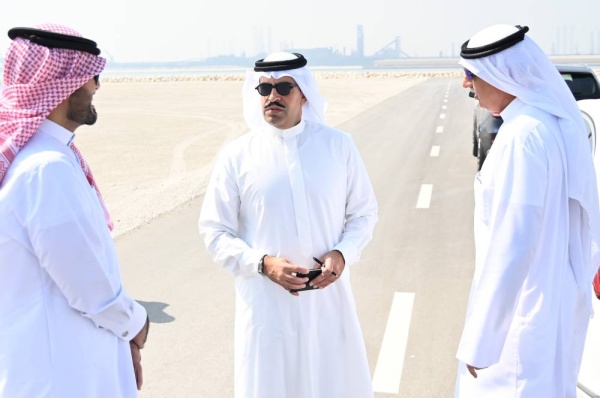 وزير الصناعة وسفير البحرين لدى الولايات المتحدة الأمريكية يقومان بزيارة منطقة التجارة الأمريكية الواقعة في مدينة سلمان الصناعية