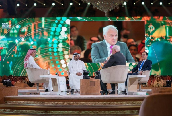 وزير المالية: البحرين تواصل تعزيز مساعيها الهادفة إلى تنويع قاعدتها الاقتصادية