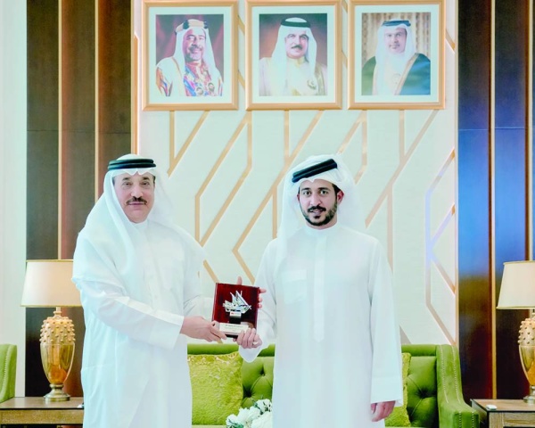 خالد بن حمد يرعى حفل تكريم الخريجين من برنامج huawei seeds