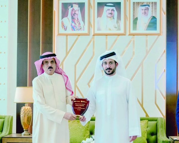 خالد بن حمد يرعى حفل تكريم الخريجين من برنامج huawei seeds