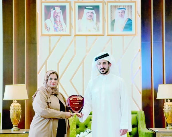 خالد بن حمد يرعى حفل تكريم الخريجين من برنامج huawei seeds