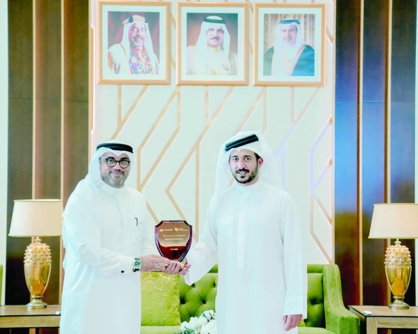 خالد بن حمد يرعى حفل تكريم الخريجين من برنامج huawei seeds