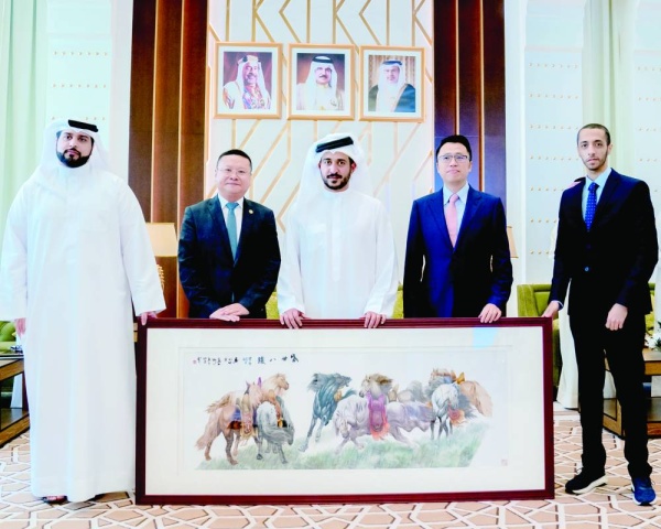 خالد بن حمد يرعى حفل تكريم الخريجين من برنامج huawei seeds