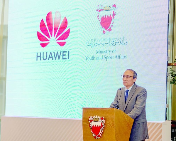 خالد بن حمد يرعى حفل تكريم الخريجين من برنامج huawei seeds