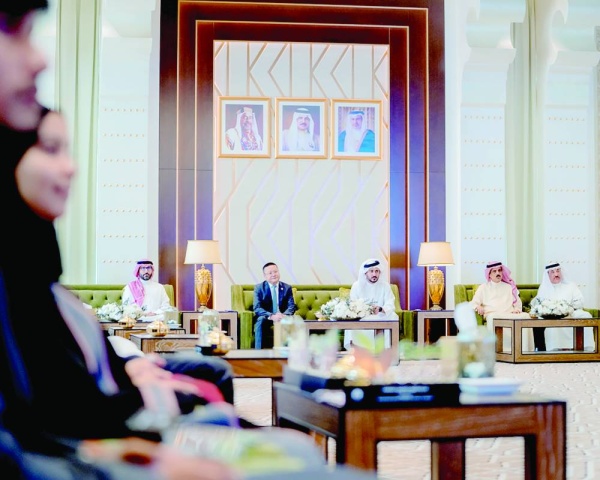 خالد بن حمد يرعى حفل تكريم الخريجين من برنامج huawei seeds