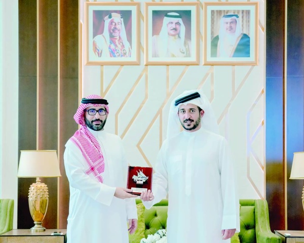 خالد بن حمد يرعى حفل تكريم الخريجين من برنامج huawei seeds