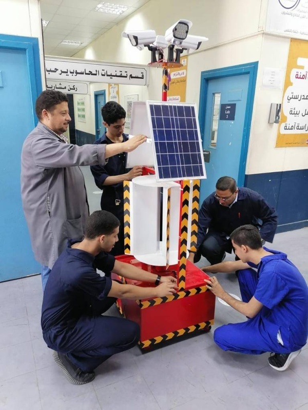 استثمروا طاقة الرياح الناتجة عن سرعة السيارات.. طلاب ثانوي ينفذون مشروع الإنارة الذكية للطرق السريعة