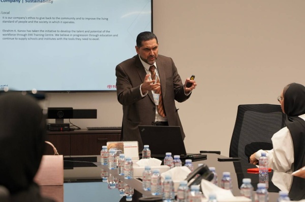 500 طالب في الأهلية شاركوا في فعاليات الارشاد المهني