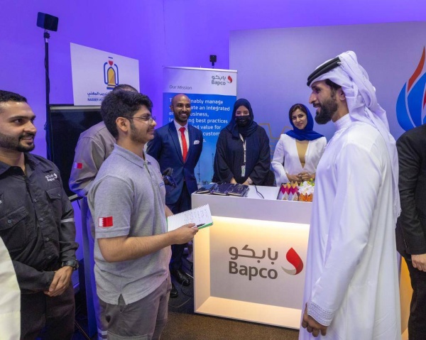 ناصر بن حمد: أبناء الوطن هم قصص النجاح وجنود للعمل المتميز