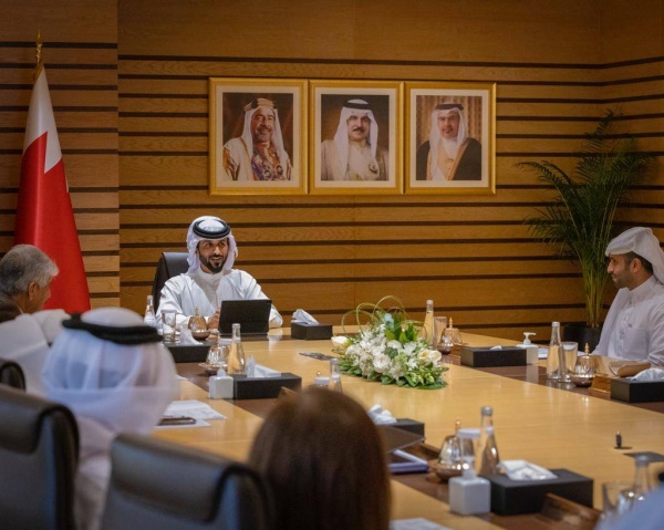 ناصر بن حمد: أبناء الوطن هم قصص النجاح وجنود للعمل المتميز