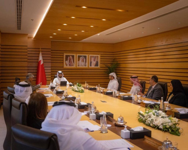 ناصر بن حمد: أبناء الوطن هم قصص النجاح وجنود للعمل المتميز