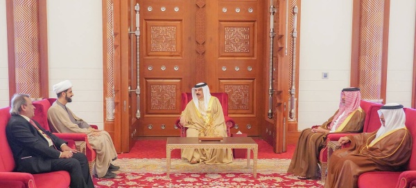 الملك المعظم يستقبل الشيخ محمد طاهر بن الشيخ سليمان المدني