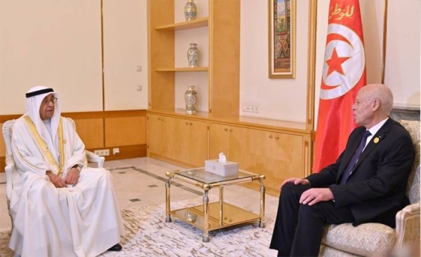 محمد بن مبارك يقوم بزيارة رئيس الجمهورية التونسية بمقر إقامته