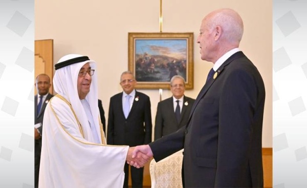 محمد بن مبارك يقوم بزيارة رئيس الجمهورية التونسية بمقر إقامته