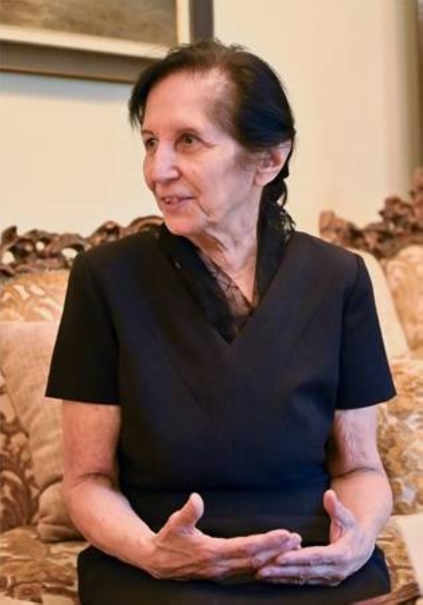 نجلاء أوجي: والدي كرمته الكنيسة ببيرق الذهب وزيارة قداسة البابا فرصة ليطلع عن قرب على النموذج البحريني الفريد