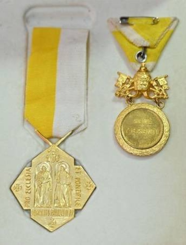 نجلاء أوجي: والدي كرمته الكنيسة ببيرق الذهب وزيارة قداسة البابا فرصة ليطلع عن قرب على النموذج البحريني الفريد