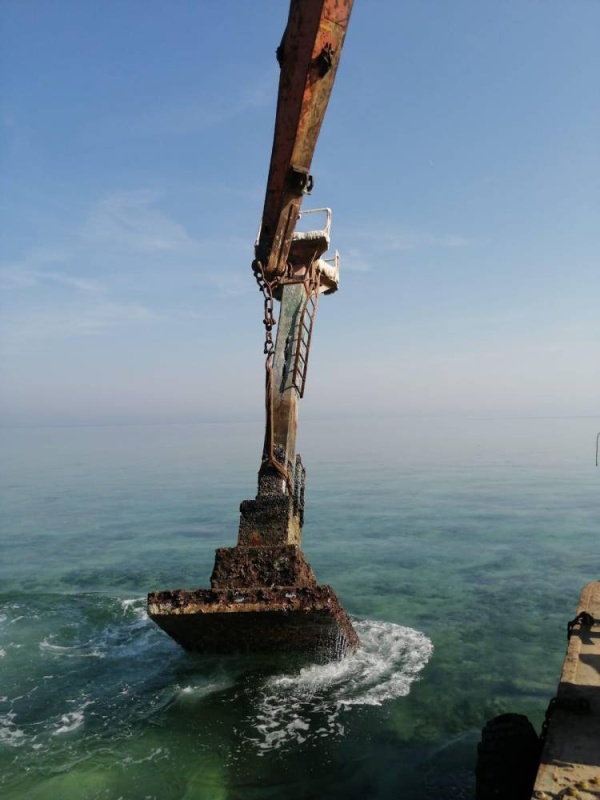 &laquo;الرقابة البحرية&raquo; تركب علامات بحرية جديدة لتأمين سلامة مرتادي البحر