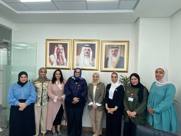 وزيرة الصحة تزور الأطباء بمختلف مواقع عملهم بمناسبة يوم الطبيب البحريني