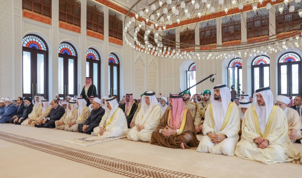 جلالة الملك المعظم وفضيلة الامام الاكبر شيخ الازهر الشريف يؤديان صلاة الجمعة المباركة