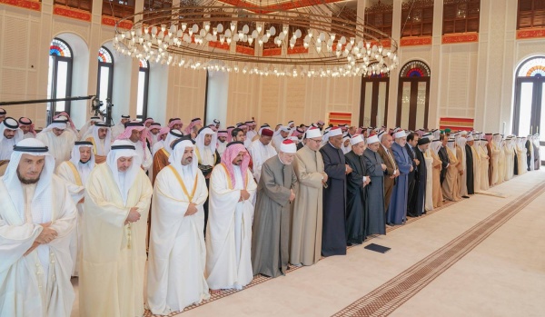 جلالة الملك المعظم وفضيلة الامام الاكبر شيخ الازهر الشريف يؤديان صلاة الجمعة المباركة