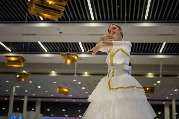 عرض الكاريلون السحري يأسر قلوب زوار "الشارقة الدولي للكتاب" 2022