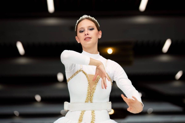 عرض الكاريلون السحري يأسر قلوب زوار "الشارقة الدولي للكتاب" 2022