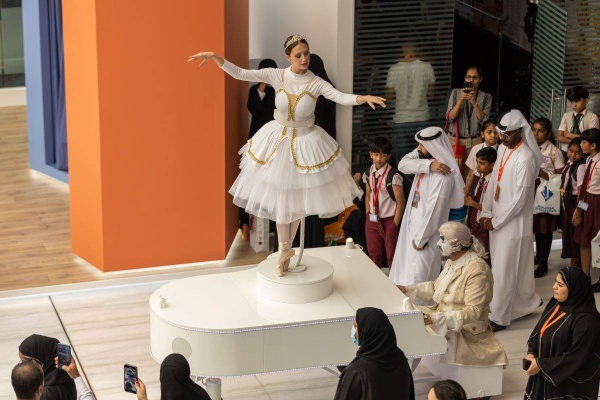 عرض الكاريلون السحري يأسر قلوب زوار "الشارقة الدولي للكتاب" 2022