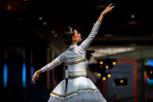 عرض الكاريلون السحري يأسر قلوب زوار "الشارقة الدولي للكتاب" 2022