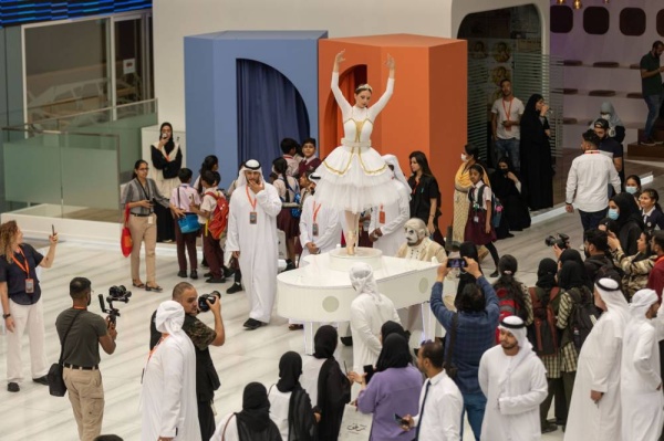 عرض الكاريلون السحري يأسر قلوب زوار "الشارقة الدولي للكتاب" 2022