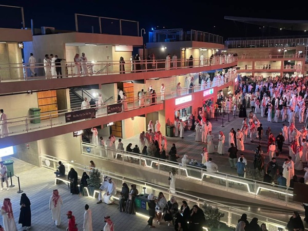 فنان العرب يشعل مسرح الدانة بباقة مميزة من أجمل أغانيه