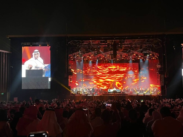 فنان العرب يشعل مسرح الدانة بباقة مميزة من أجمل أغانيه